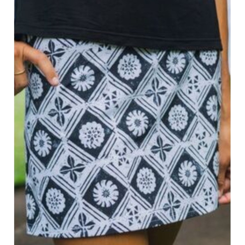 RipSkirt Hawaii Wrap Skirt Womens Small Black White Fijian Tapa Resort Beach